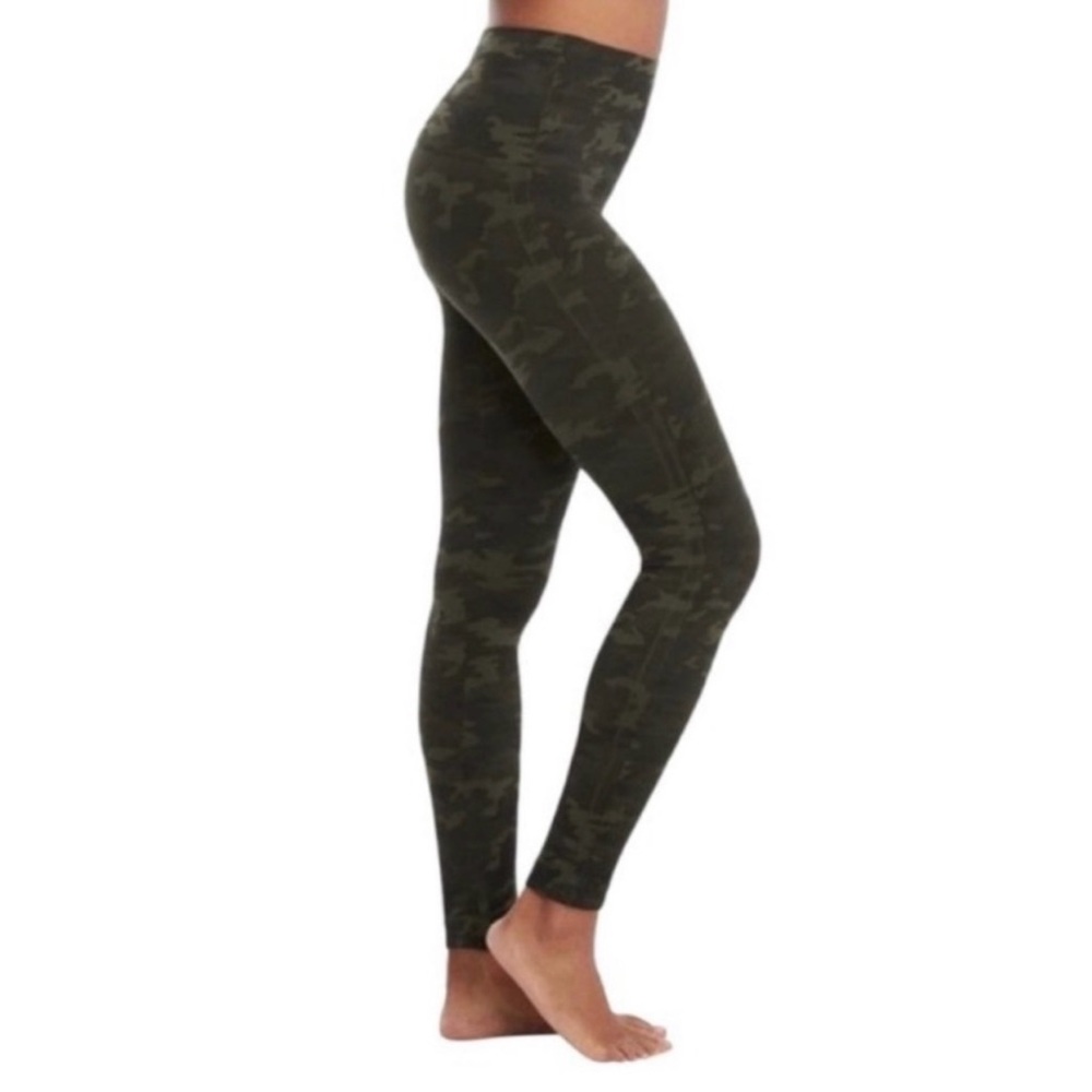Spanx Camo leggings, Sz M. Great used condition.